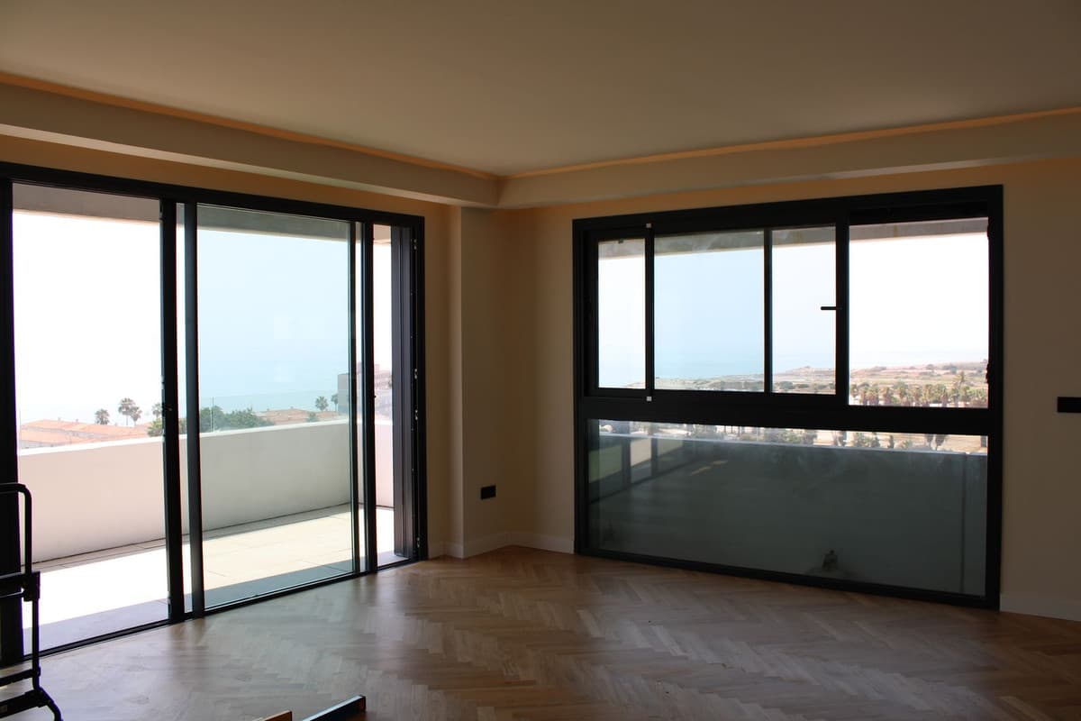 Middle Floor Apartment in Málaga — photo 3 of 10