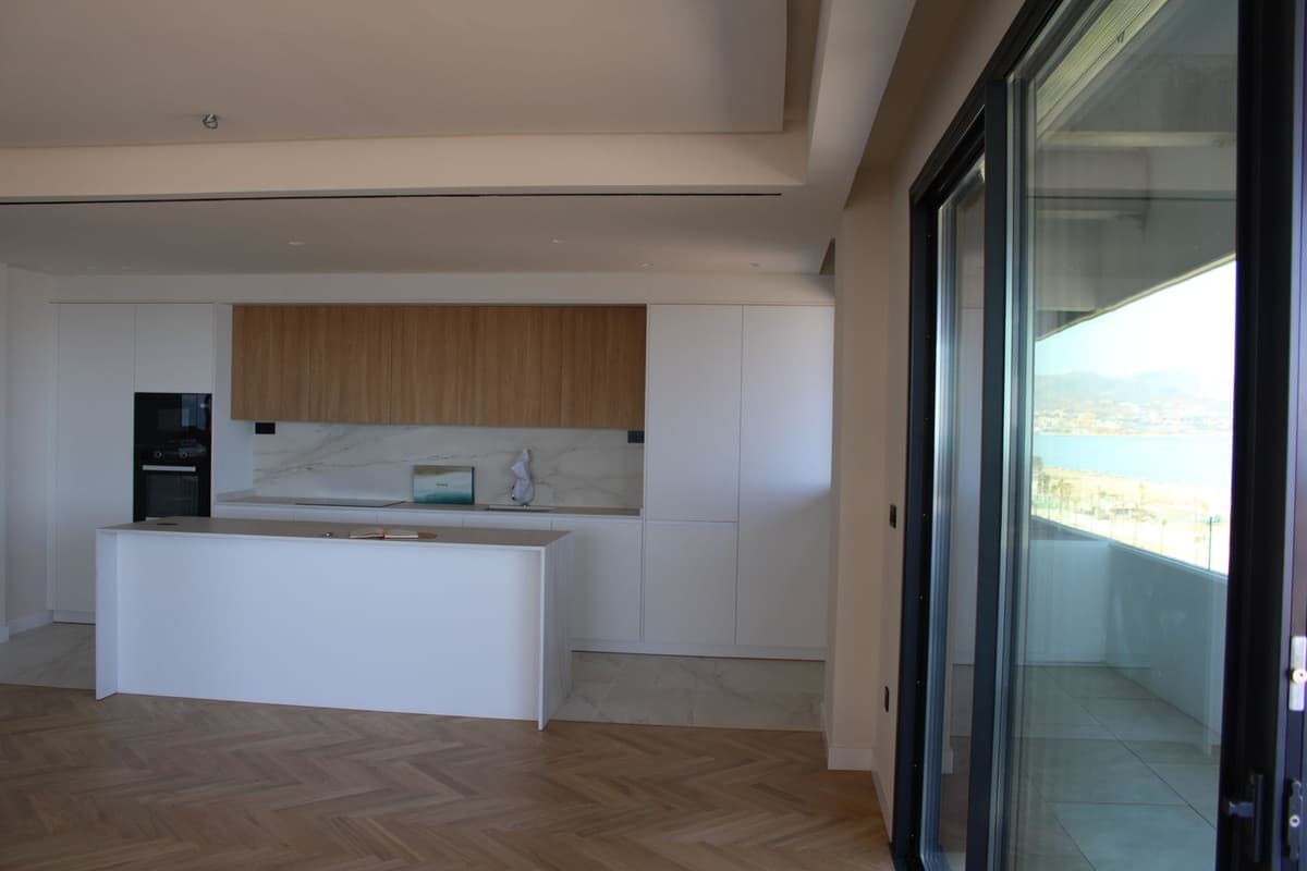 Middle Floor Apartment in Málaga — photo 4 of 10