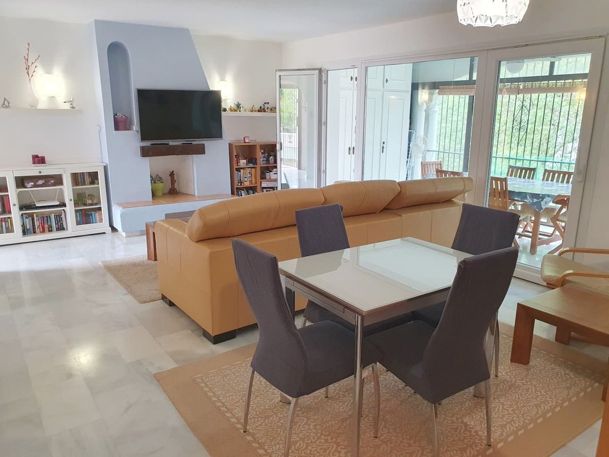 Top Floor Apartment in El Paraiso — photo 4 of 10