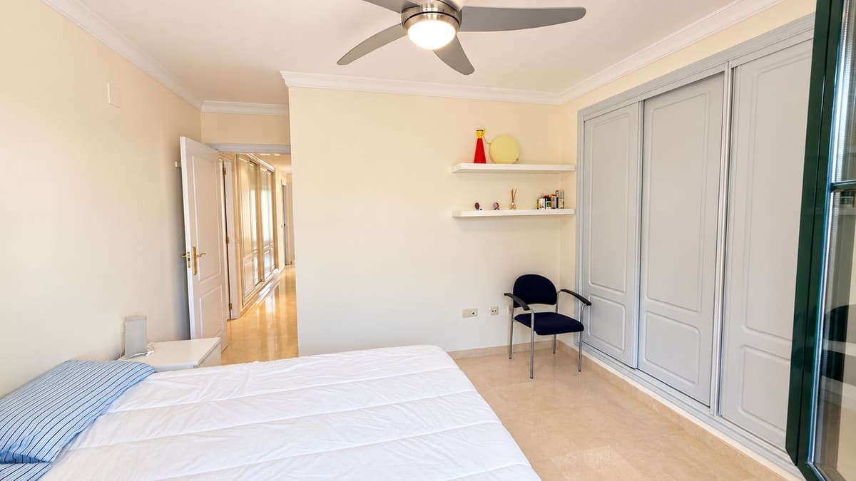 Middle Floor Apartment in Estepona — photo 4 of 10