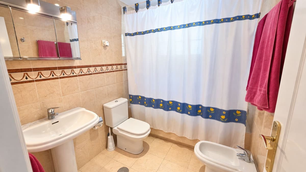 Middle Floor Apartment in Estepona — photo 5 of 10