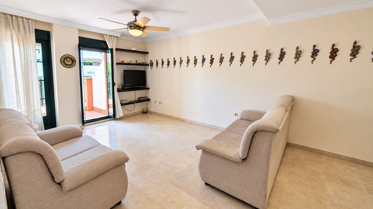 Middle Floor Apartment in Estepona — photo 6 of 10