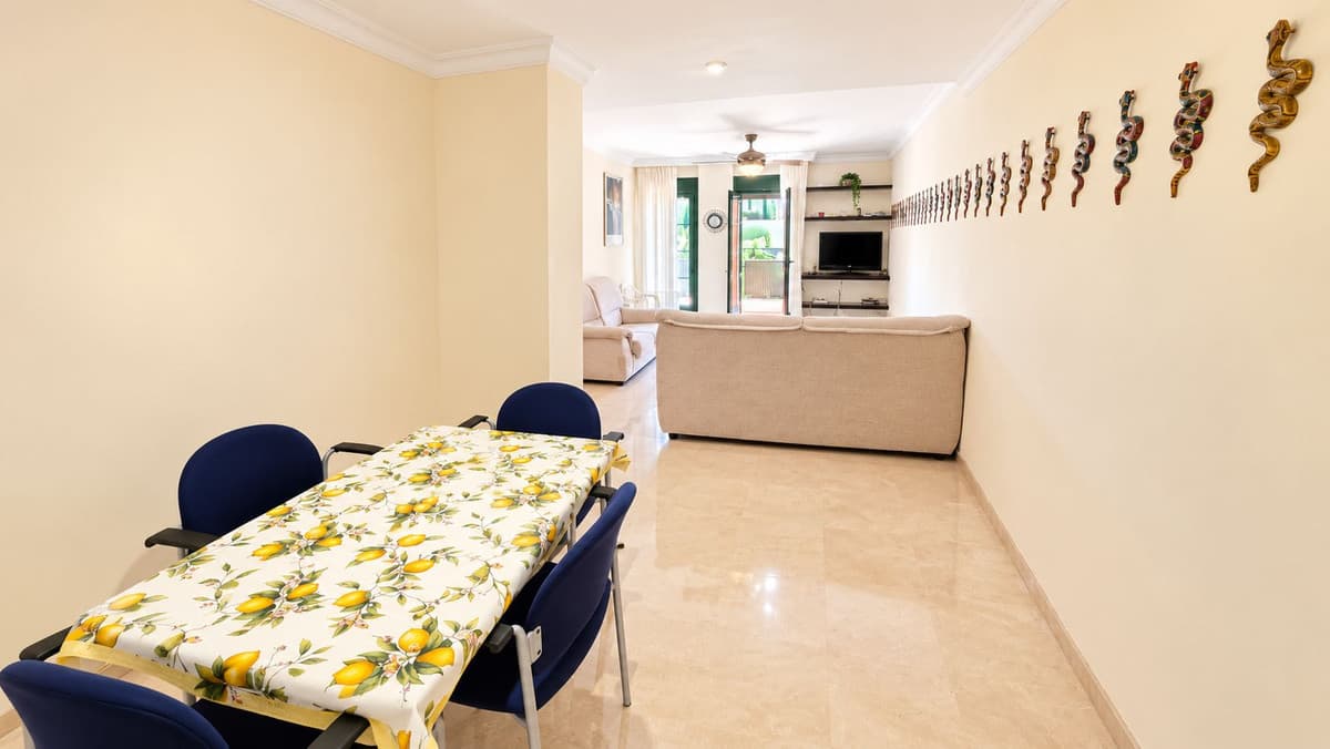 Middle Floor Apartment in Estepona — photo 9 of 10