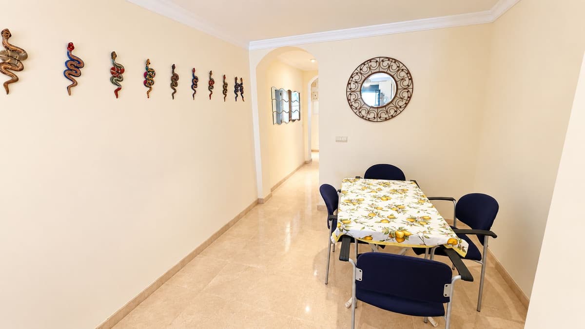Middle Floor Apartment in Estepona — photo 10 of 10