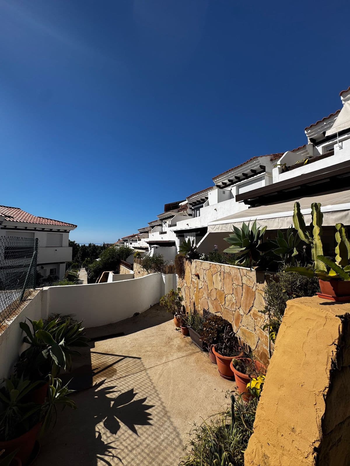Townhouse in El Chaparral — photo 3 of 10