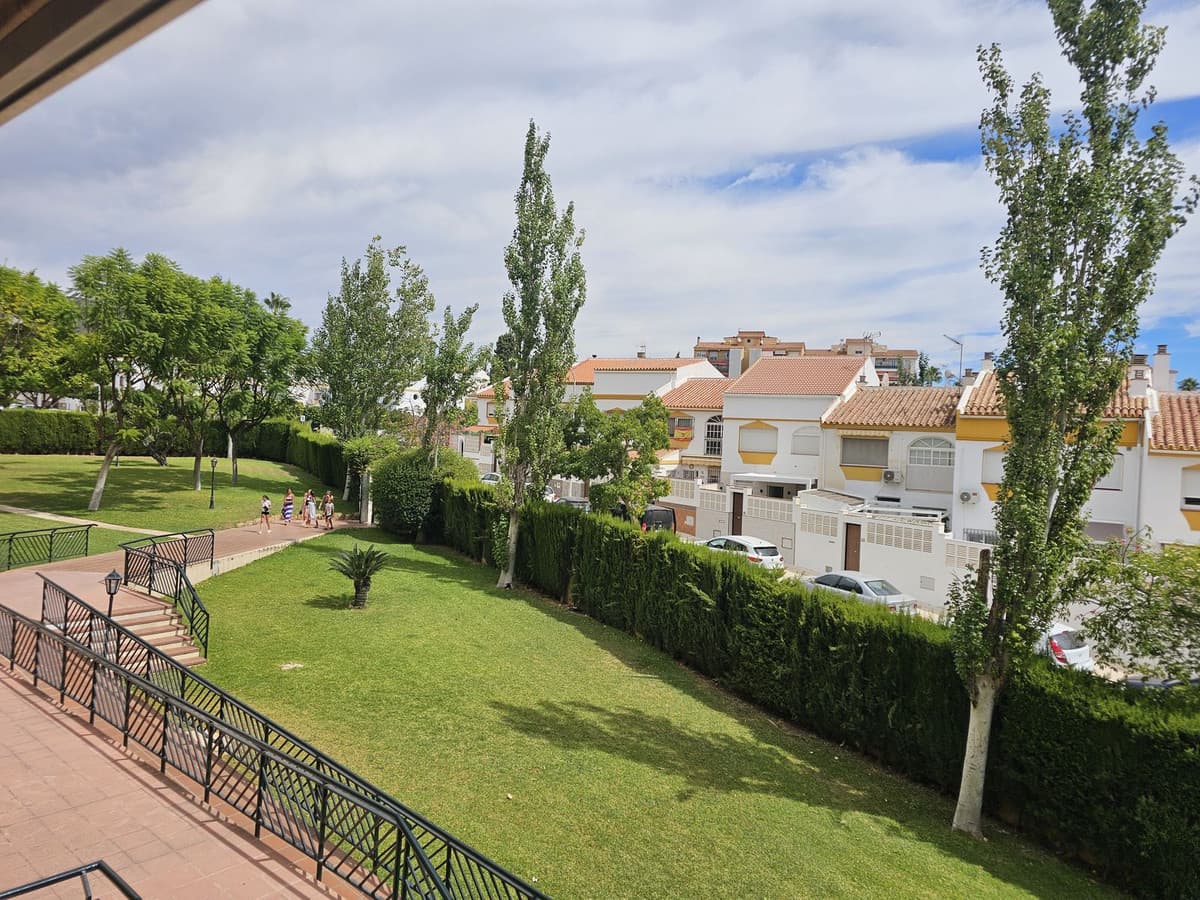Middle Floor Apartment in Torremolinos — photo 3 of 10