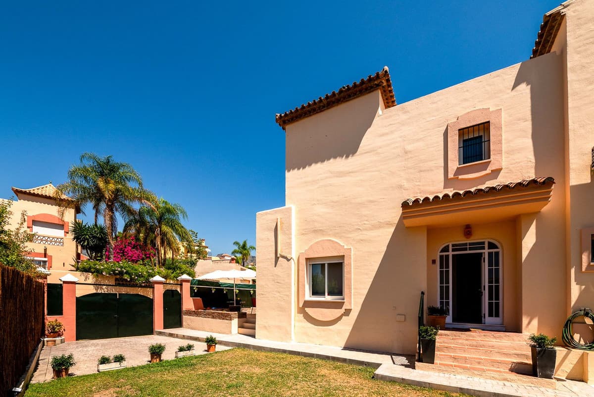 Semi-Detached House in Marbella — photo 3 of 10