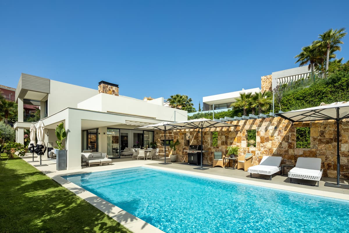 Detached Villa in Nueva Andalucía — photo 2 of 10