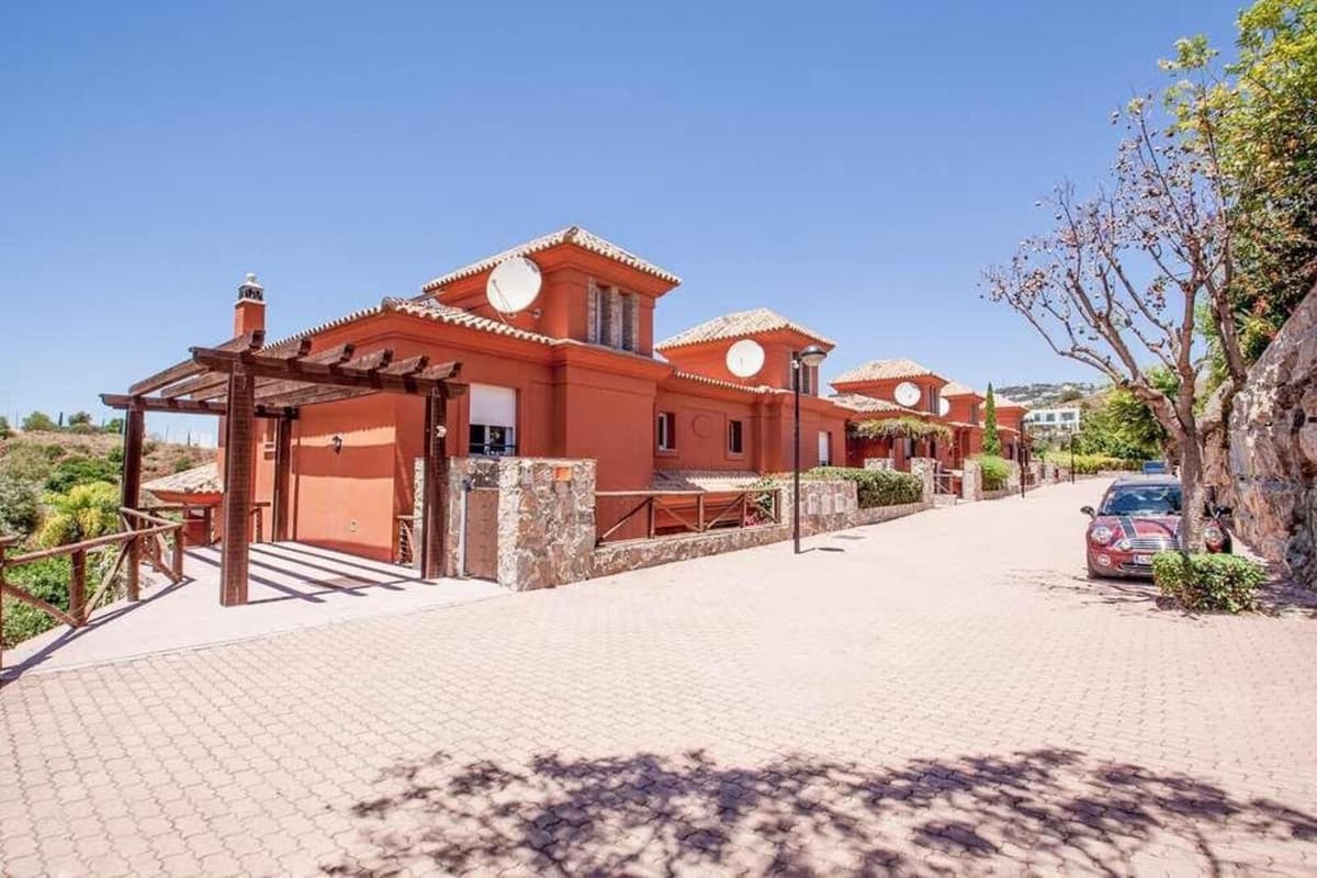 Semi-Detached House in Marbella — photo 1 of 10