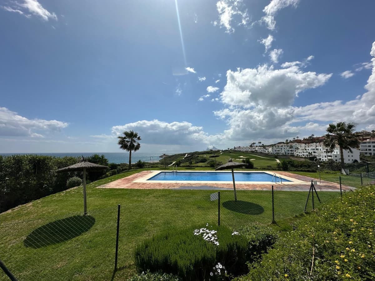 Middle Floor Apartment in La Alcaidesa — photo 4 of 10