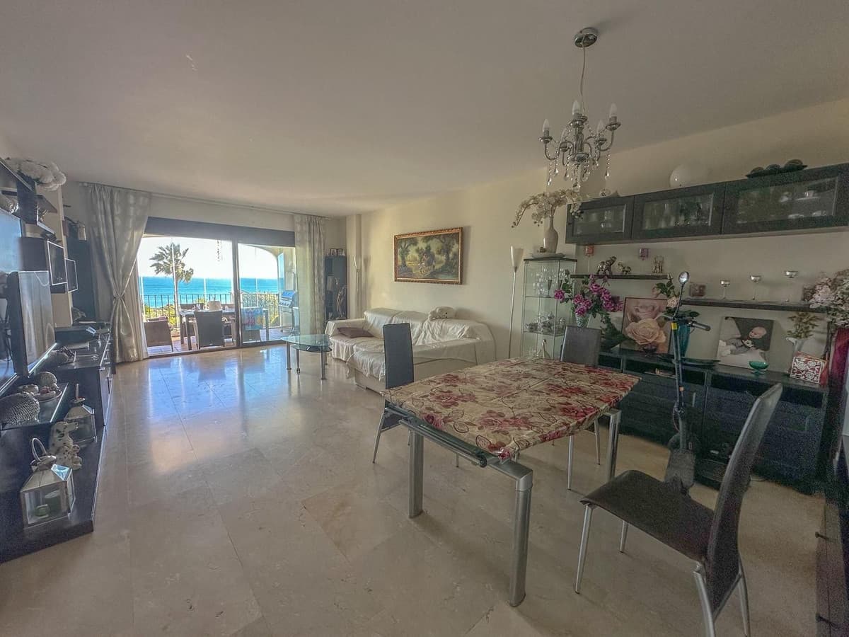 Middle Floor Apartment in La Alcaidesa — photo 7 of 10