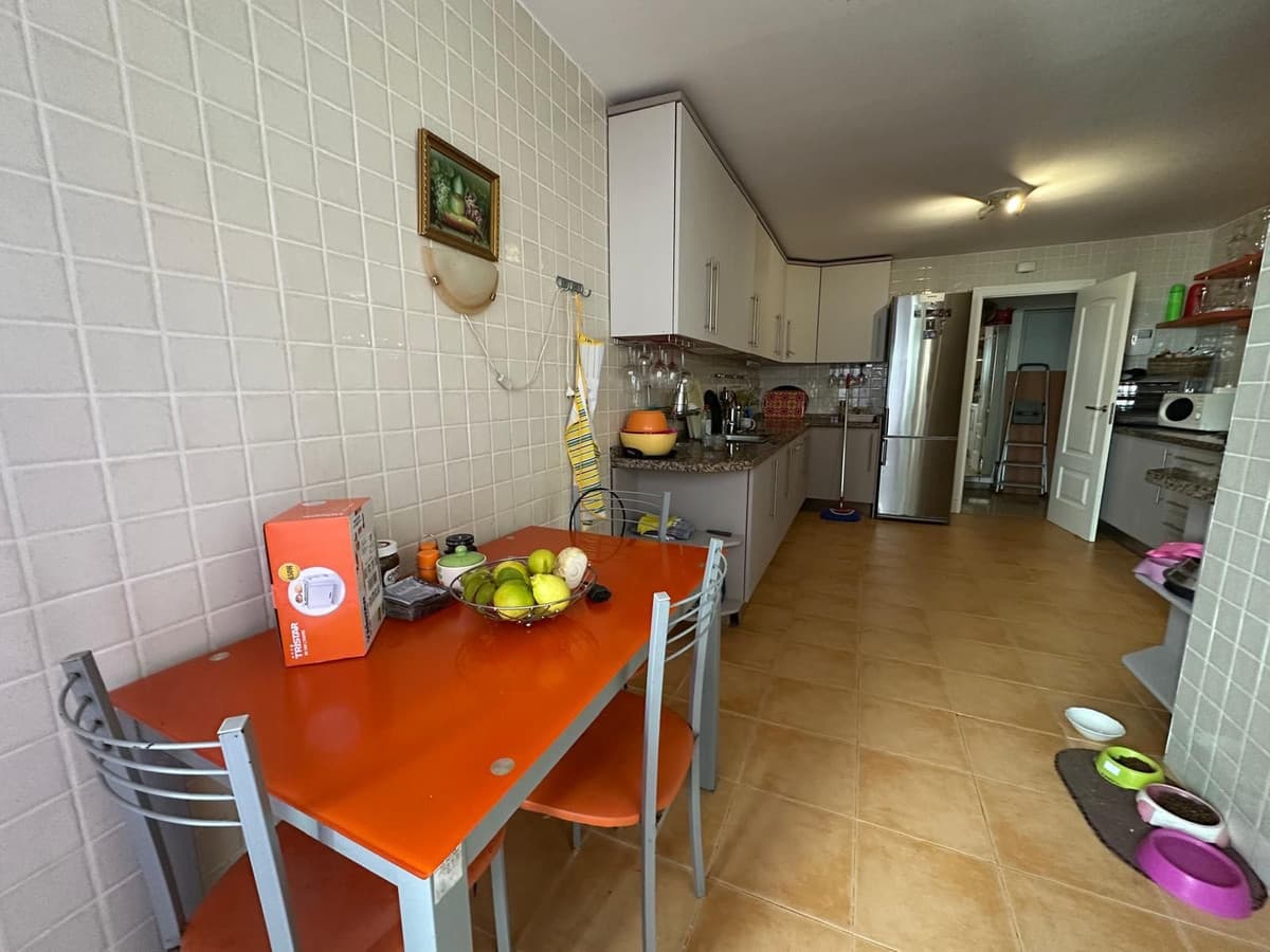 Middle Floor Apartment in La Alcaidesa — photo 9 of 10