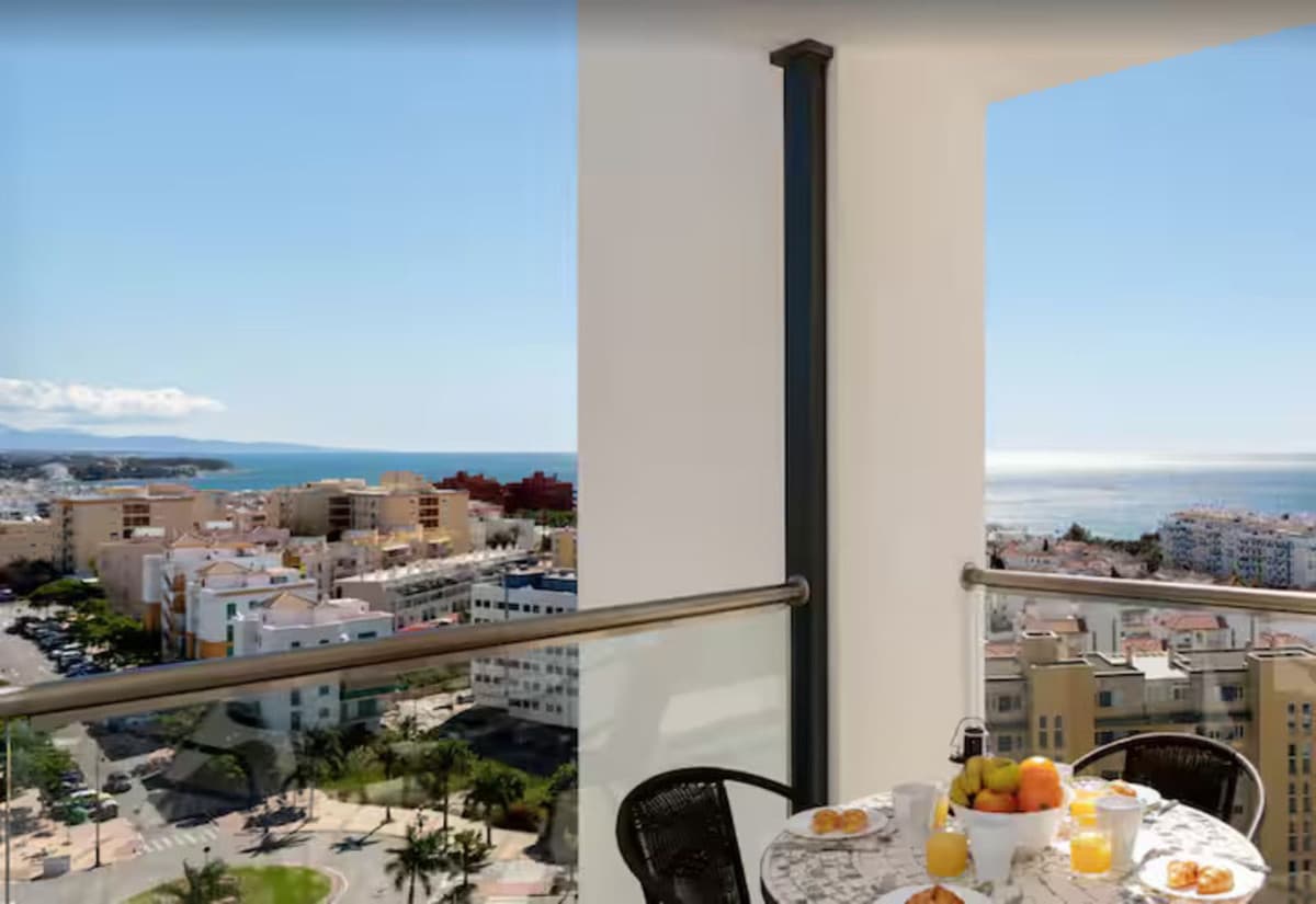 Middle Floor Apartment in Estepona — photo 1 of 10