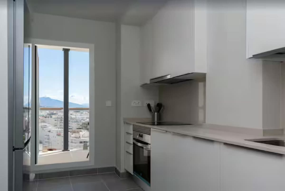 Middle Floor Apartment in Estepona — photo 7 of 10