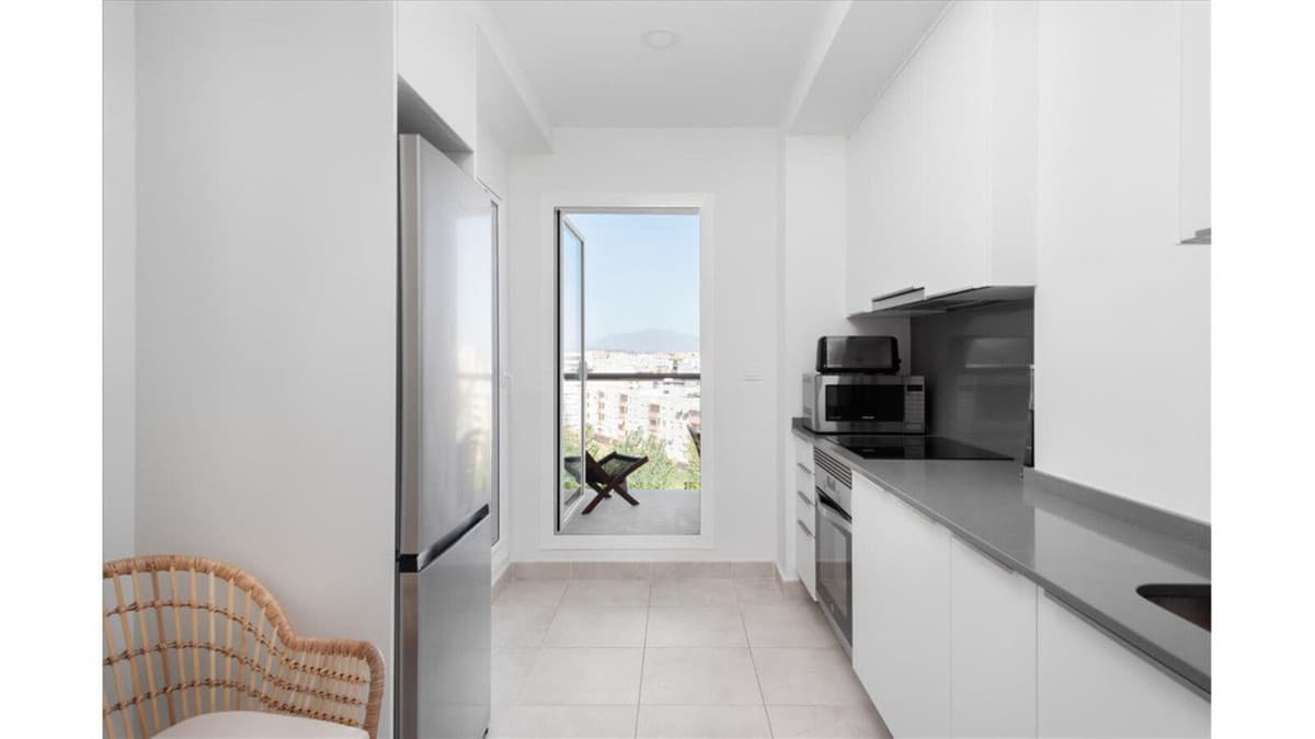 Middle Floor Apartment in Estepona — photo 8 of 10