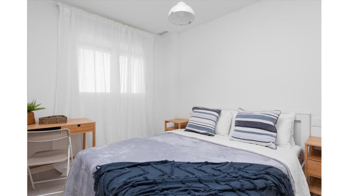Middle Floor Apartment in Estepona — photo 9 of 10