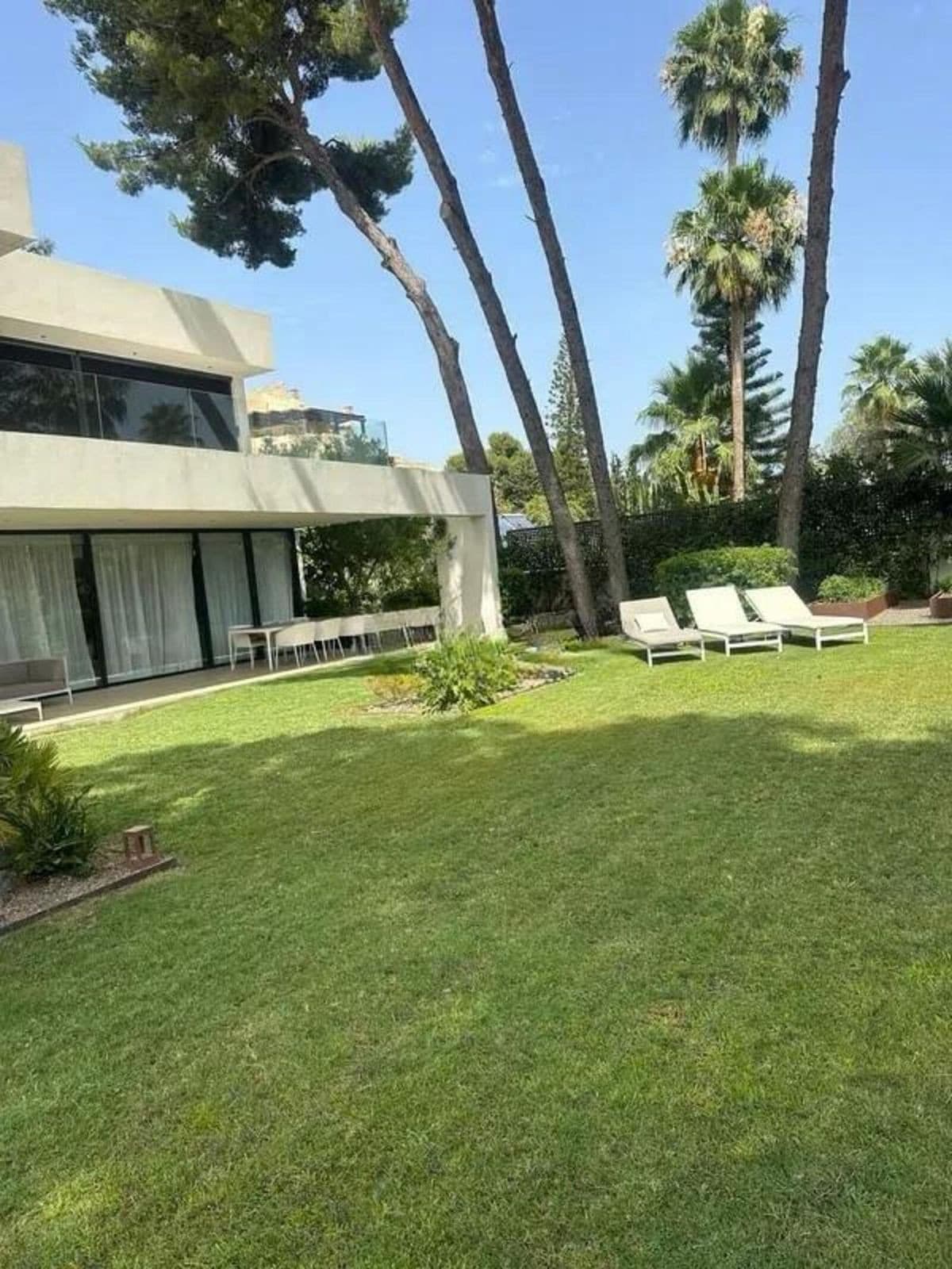 Detached Villa in Marbella — photo 1 of 10