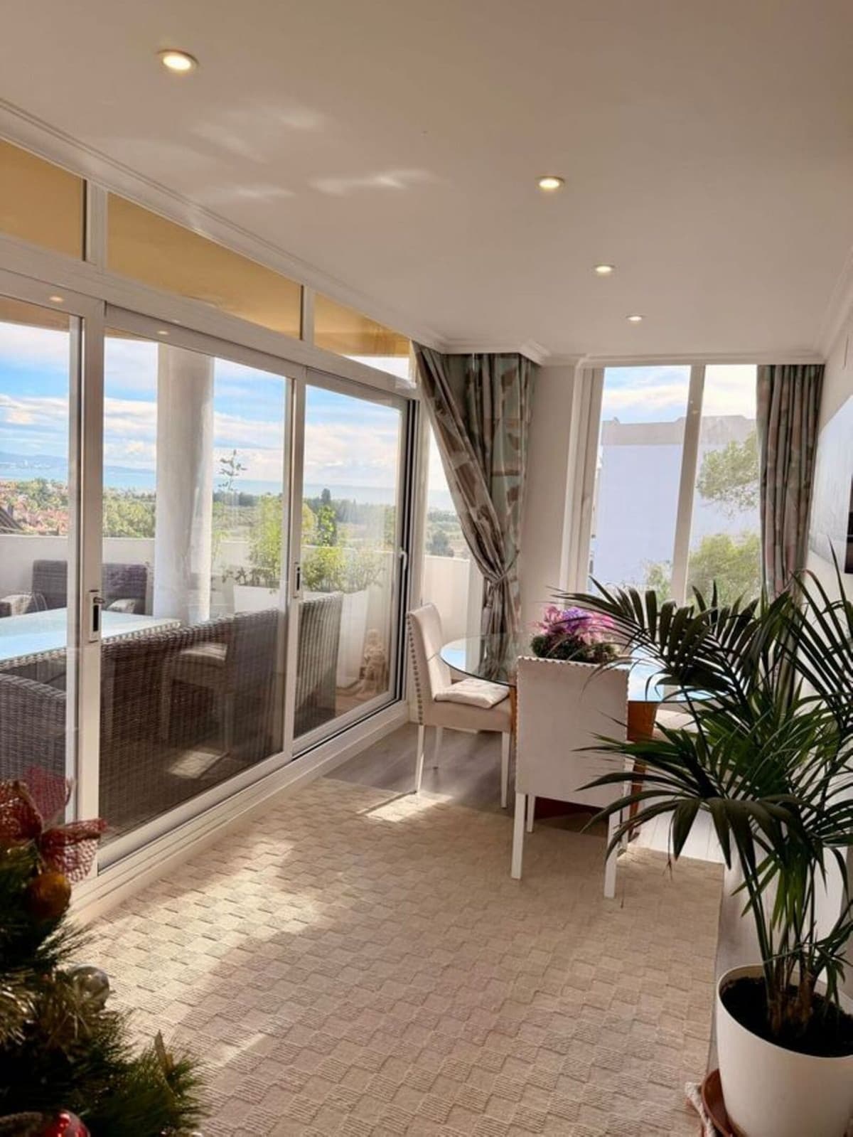 Middle Floor Apartment in Marbella — photo 1 of 10