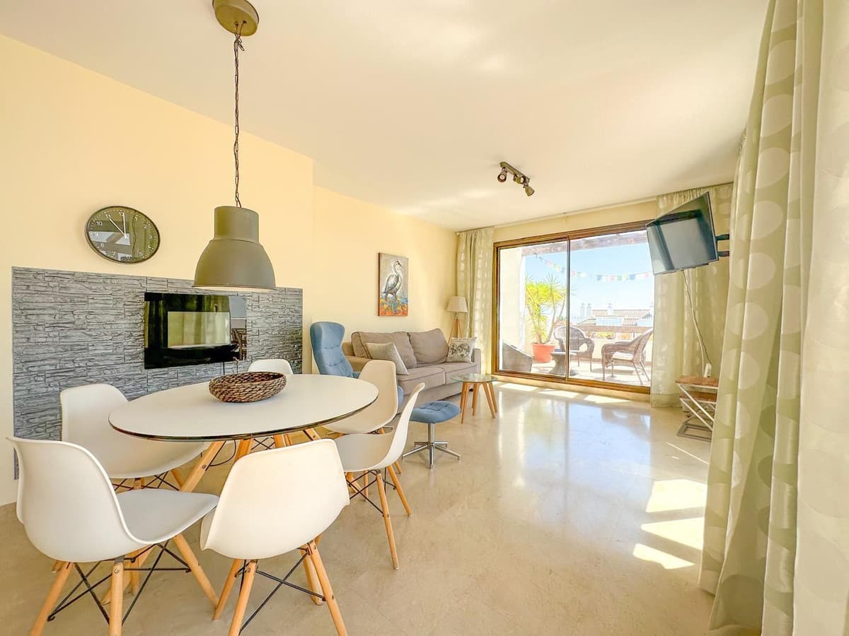 Middle Floor Apartment in La Alcaidesa — photo 3 of 10