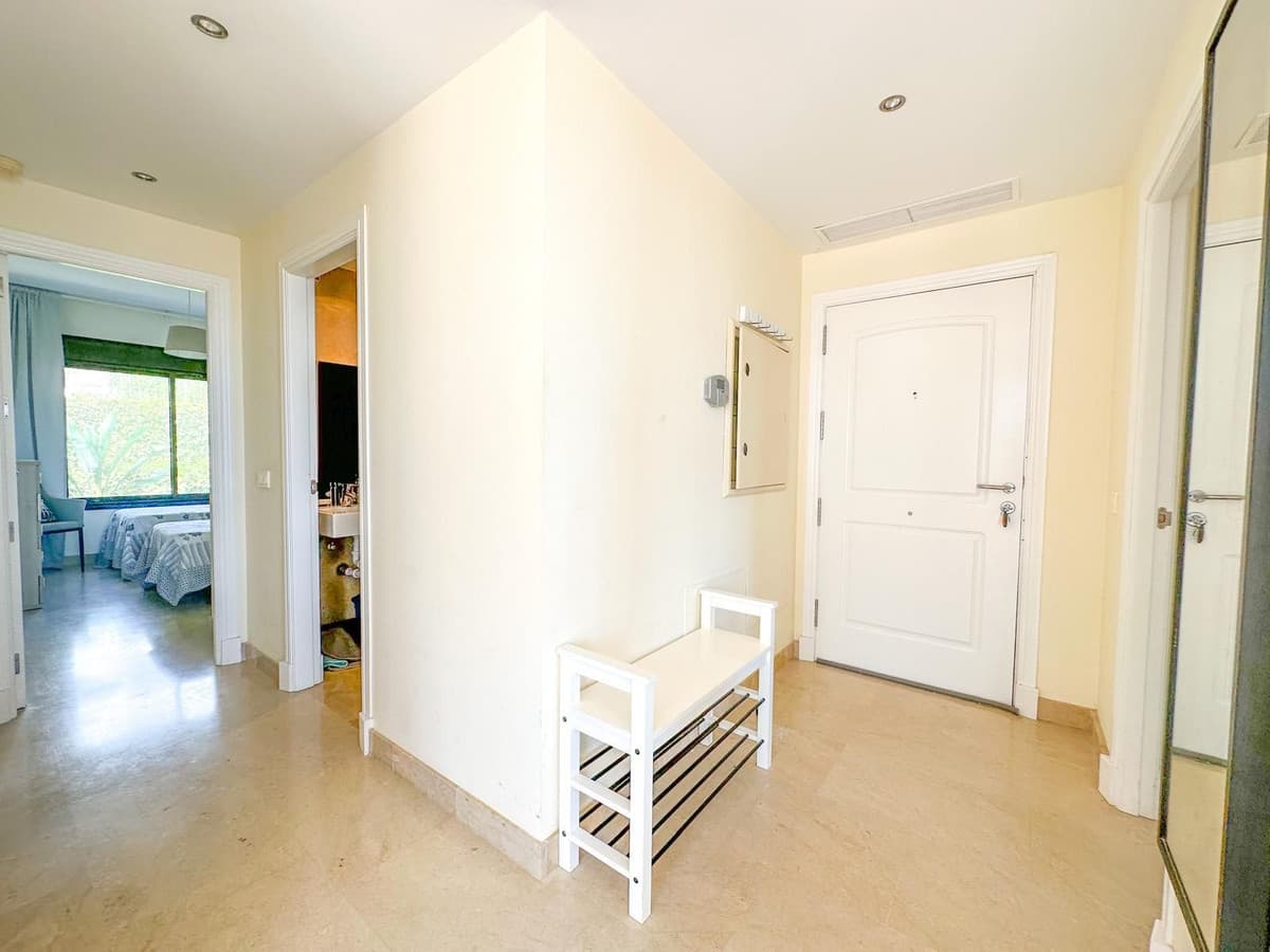 Middle Floor Apartment in La Alcaidesa — photo 4 of 10