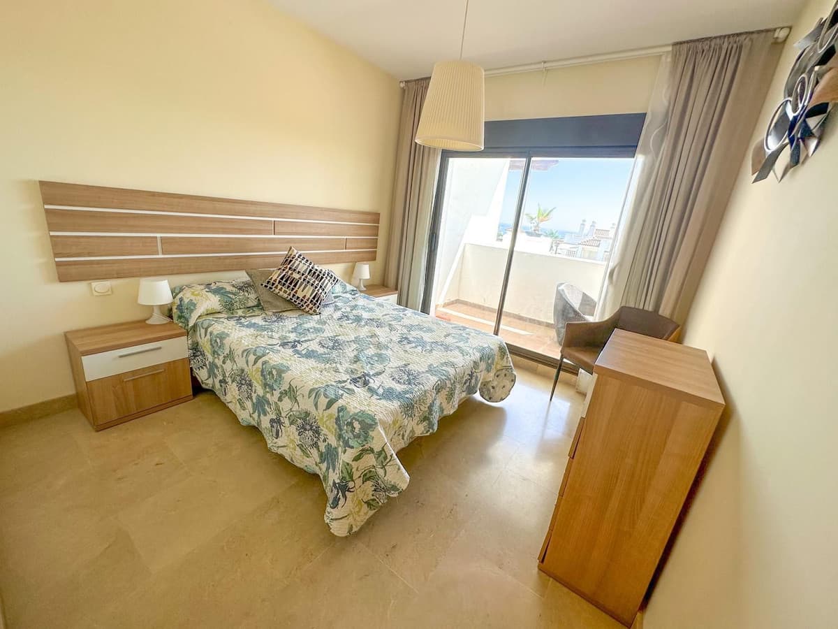 Middle Floor Apartment in La Alcaidesa — photo 7 of 10