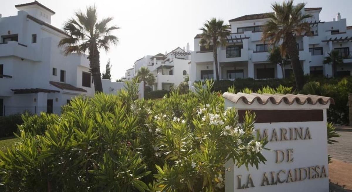 Middle Floor Apartment in La Alcaidesa — photo 4 of 10