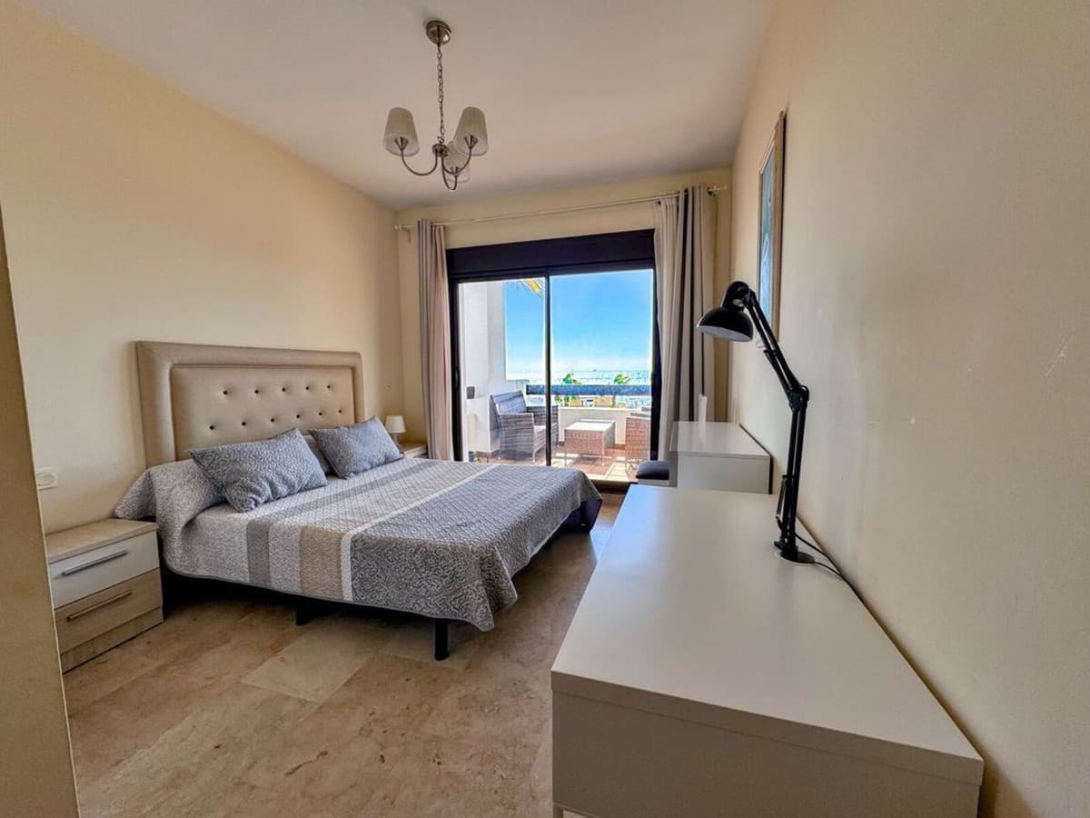 Middle Floor Apartment in La Alcaidesa — photo 6 of 10