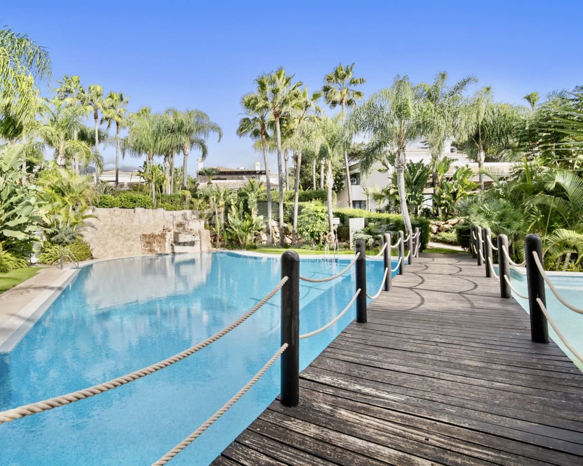 Detached Villa in The Golden Mile — photo 1 of 10