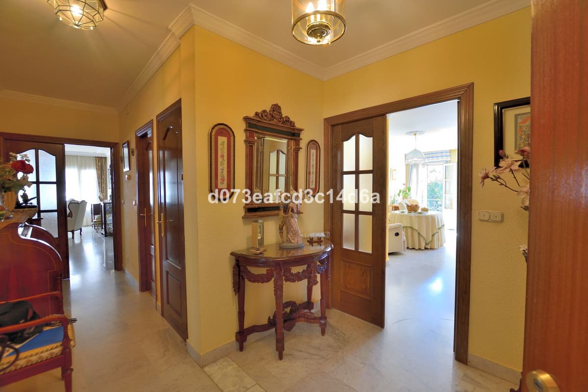 Middle Floor Apartment in Ronda — photo 4 of 10