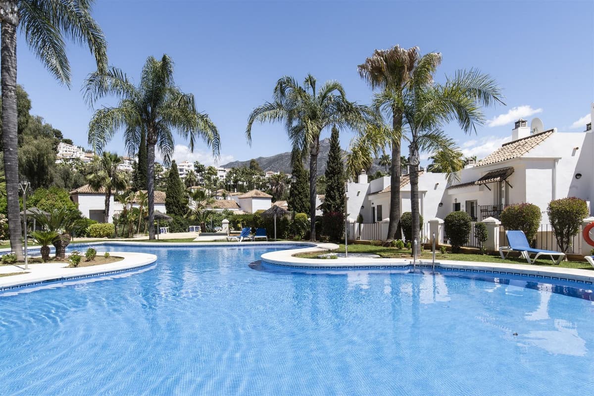 Top Floor Apartment in Nueva Andalucía — photo 1 of 10