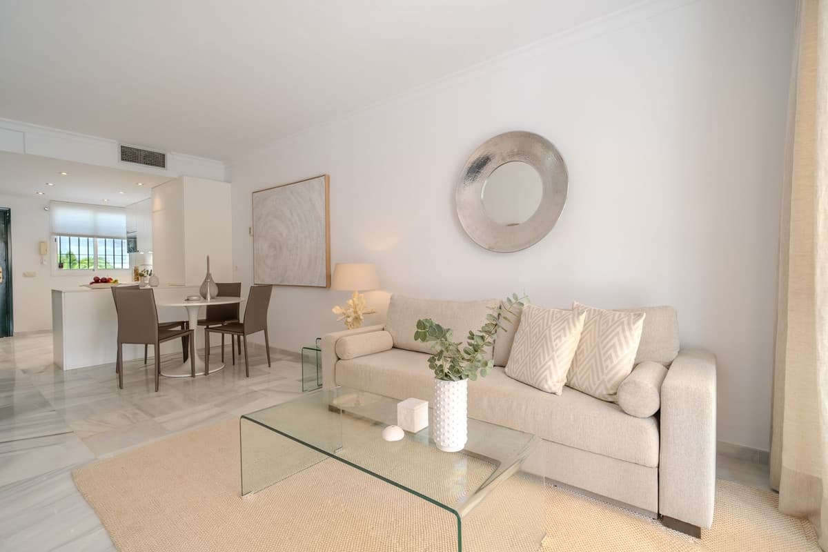 Top Floor Apartment in Nueva Andalucía — photo 8 of 10