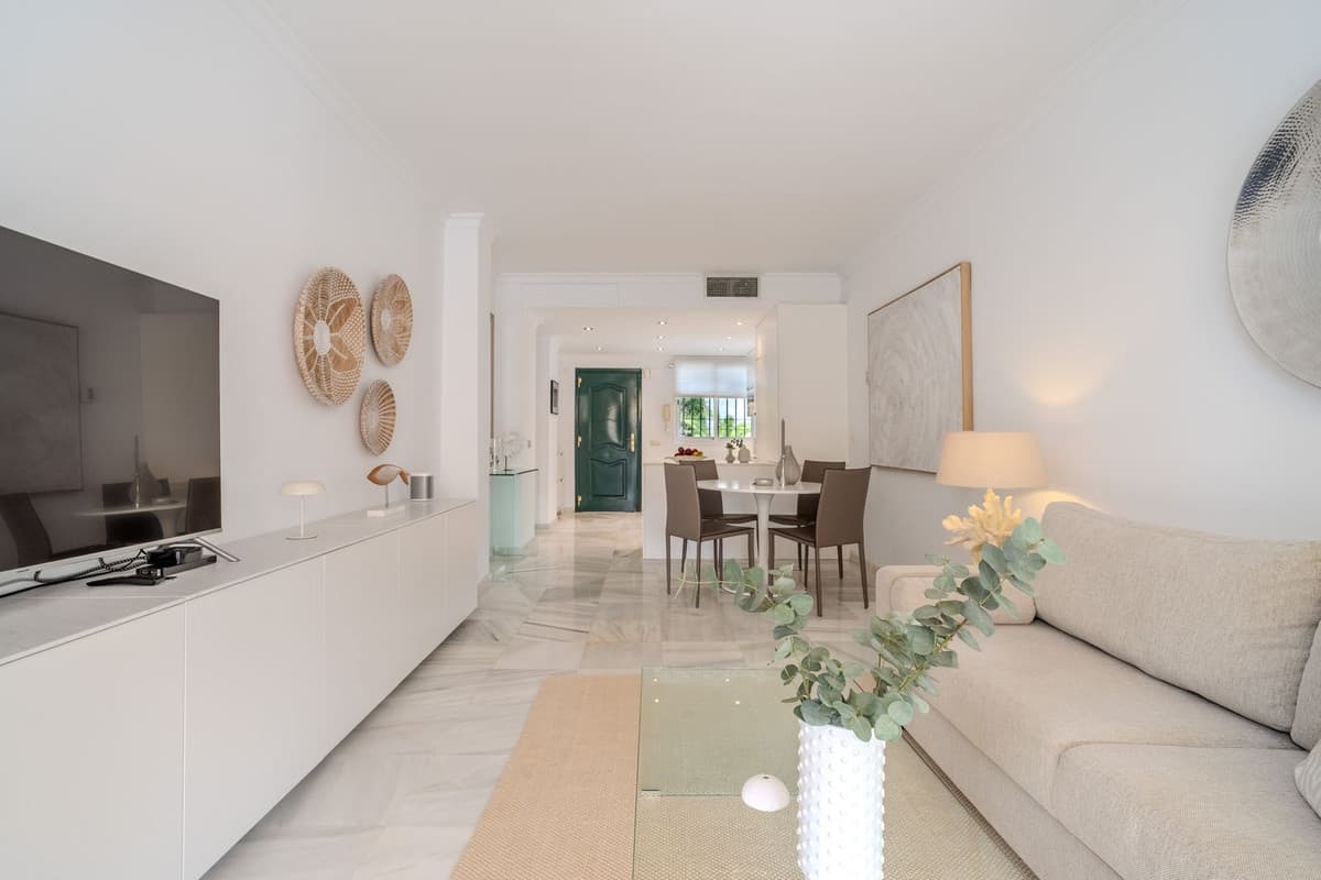 Top Floor Apartment in Nueva Andalucía — photo 9 of 10