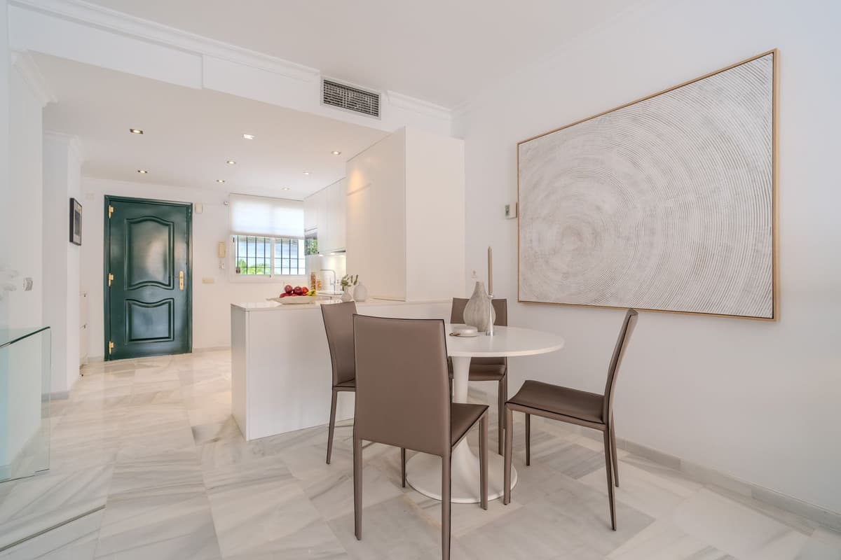 Top Floor Apartment in Nueva Andalucía — photo 10 of 10