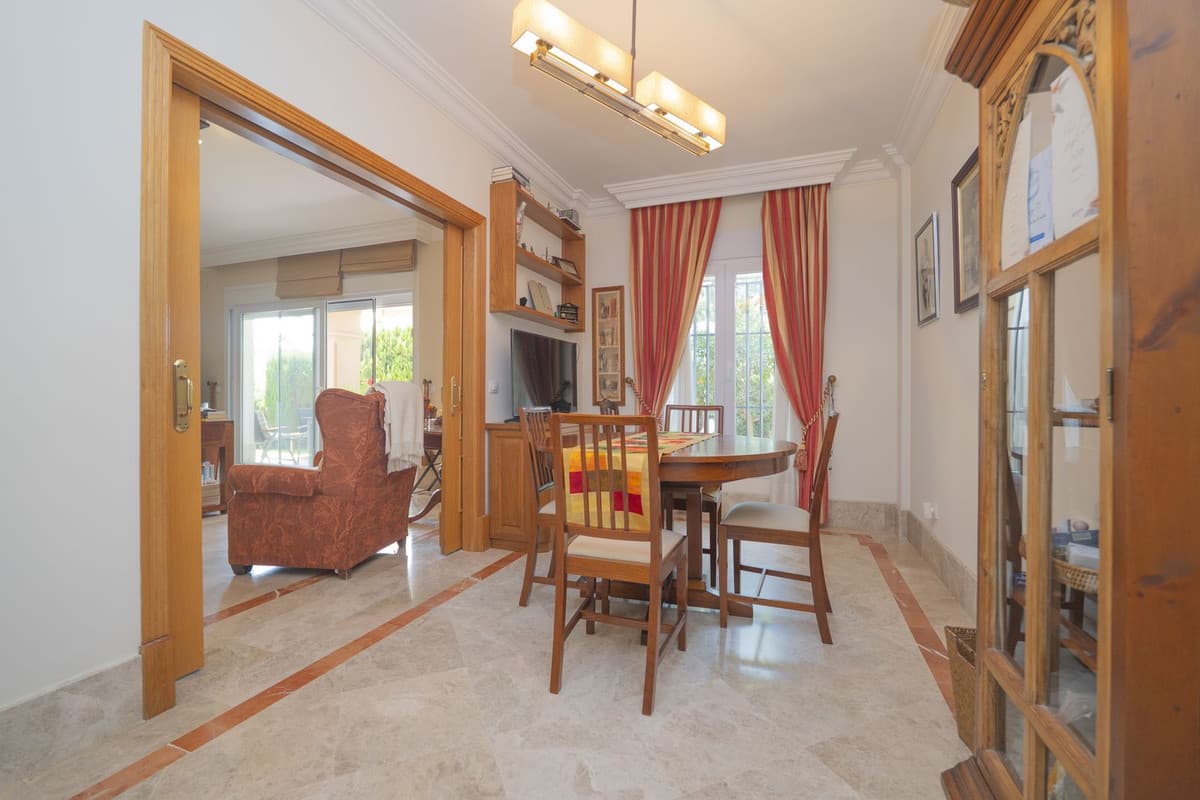 Semi-Detached House in Santa Clara — photo 7 of 10