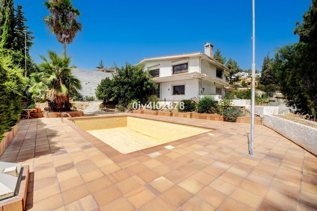 Detached Villa in Málaga — photo 1 of 10