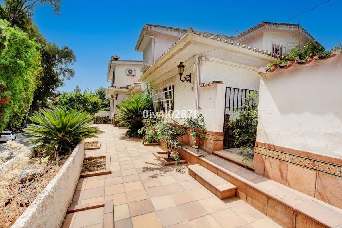 Detached Villa in Málaga — photo 3 of 10