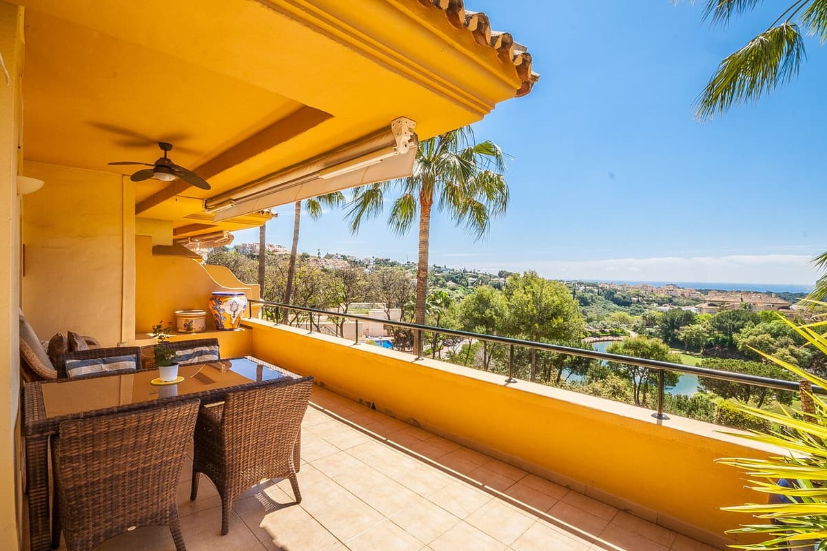 Middle Floor Apartment in Elviria — photo 1 of 10