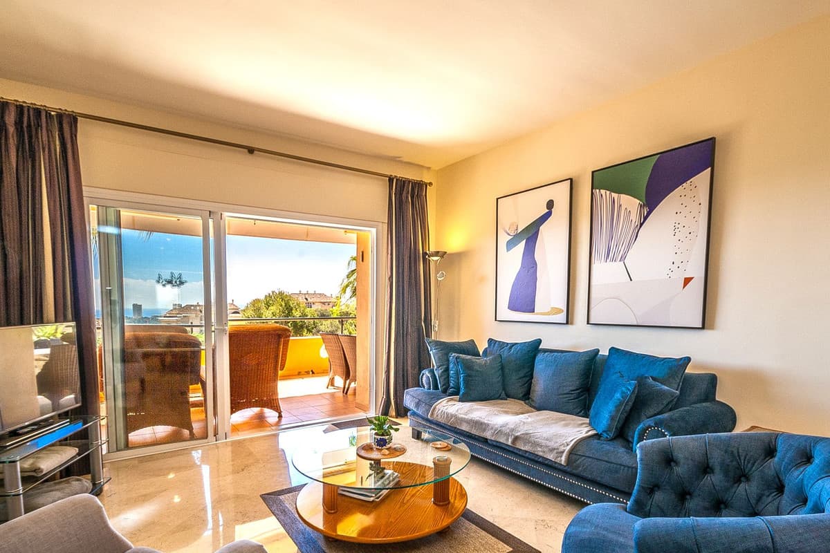Middle Floor Apartment in Elviria — photo 2 of 10