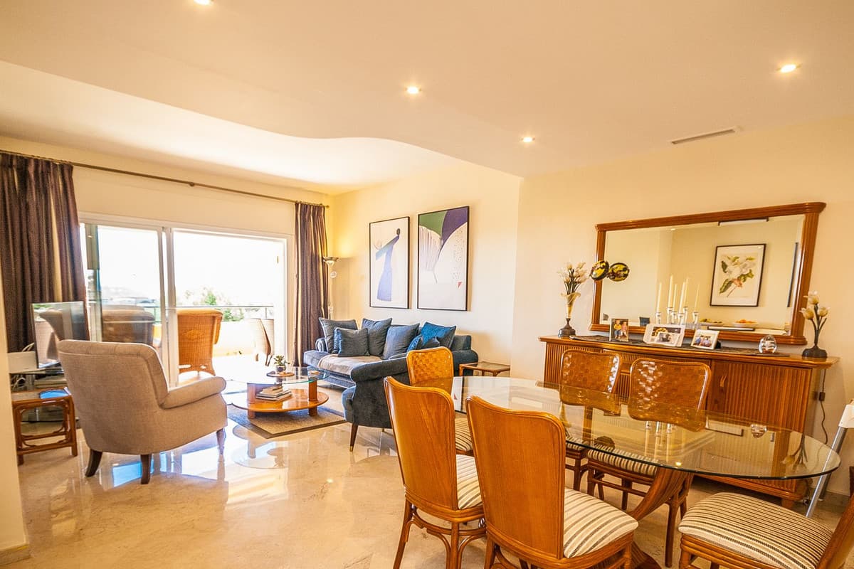 Middle Floor Apartment in Elviria — photo 4 of 10
