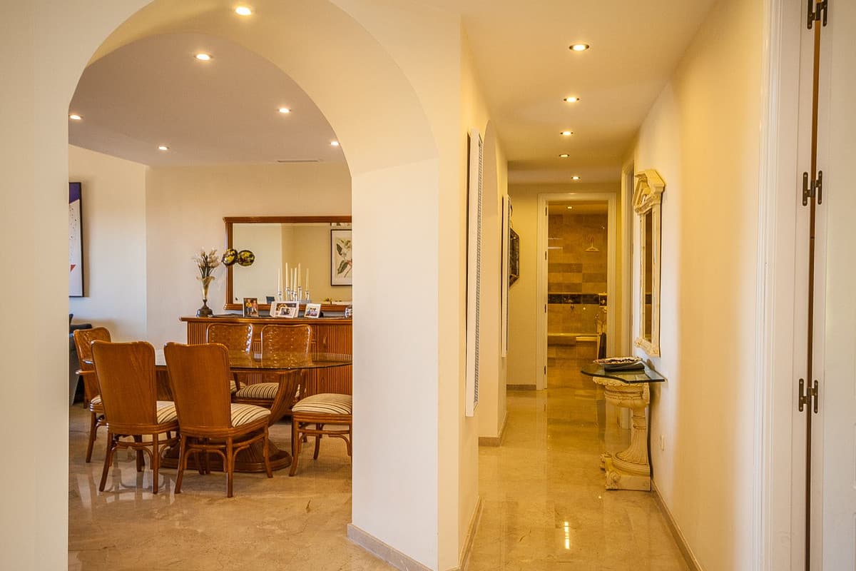 Middle Floor Apartment in Elviria — photo 6 of 10