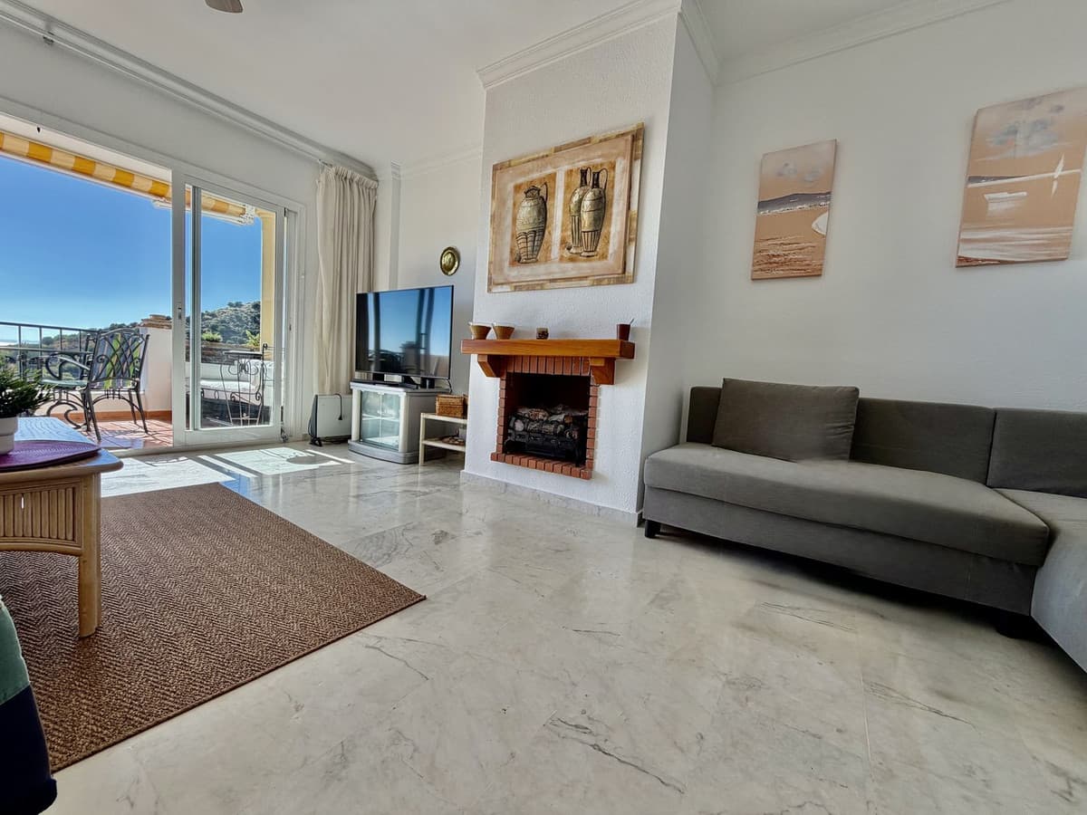 Penthouse Duplex in Calahonda — photo 7 of 10