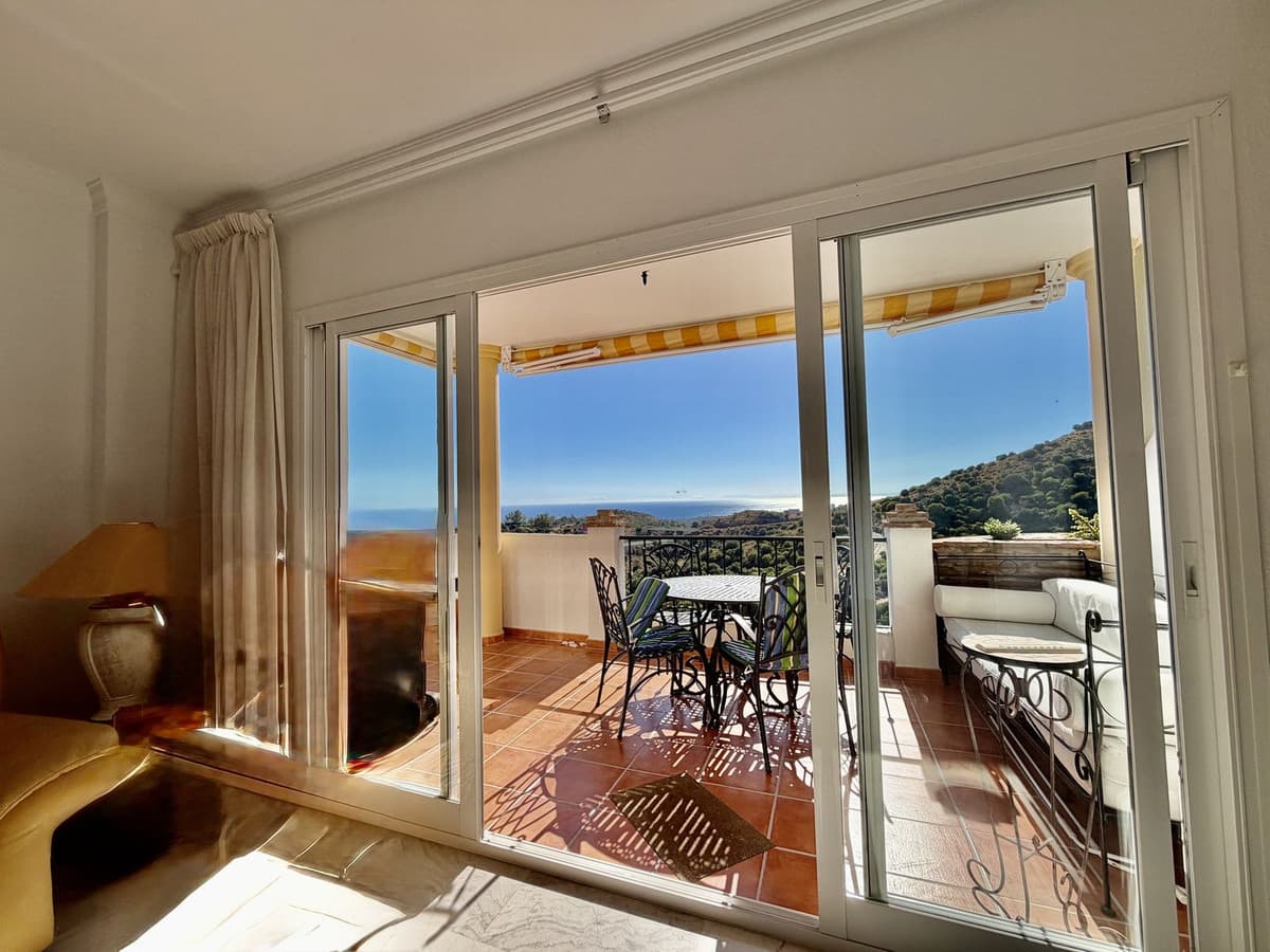 Penthouse Duplex in Calahonda — photo 8 of 10