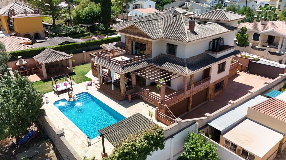 Detached Villa in Alhaurín de la Torre — photo 1 of 10