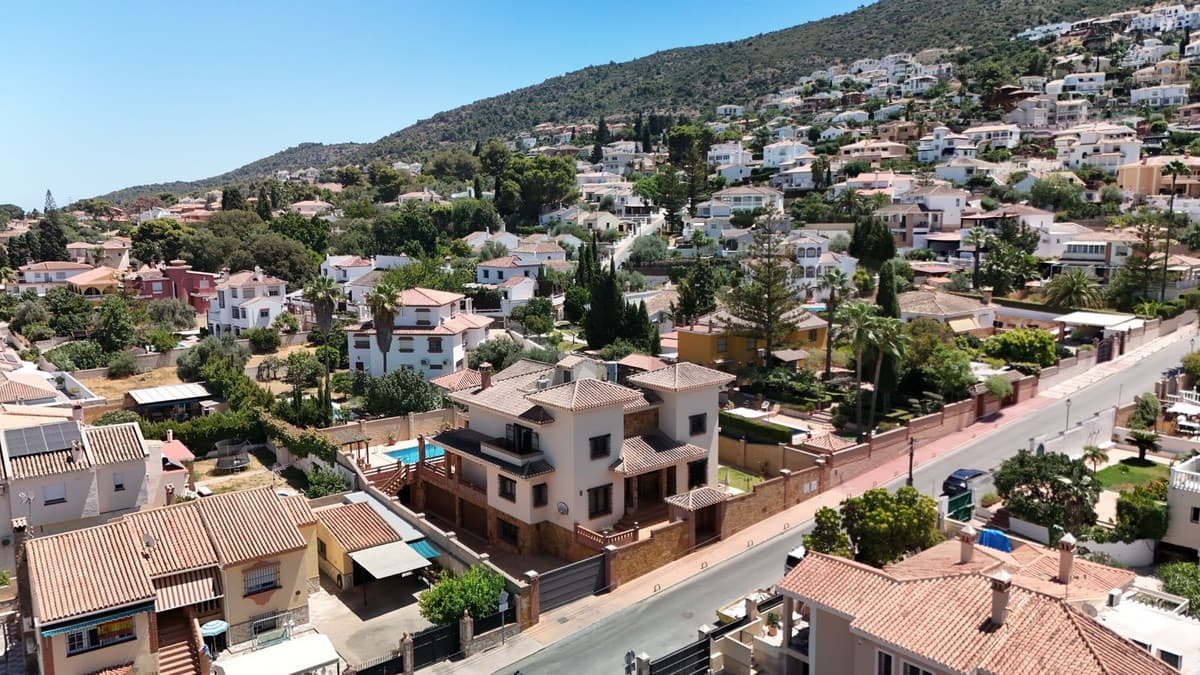 Detached Villa in Alhaurín de la Torre — photo 3 of 10