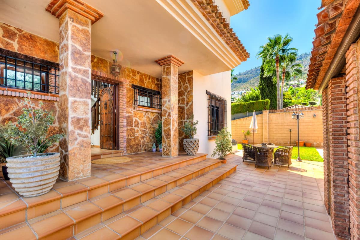 Detached Villa in Alhaurín de la Torre — photo 4 of 10