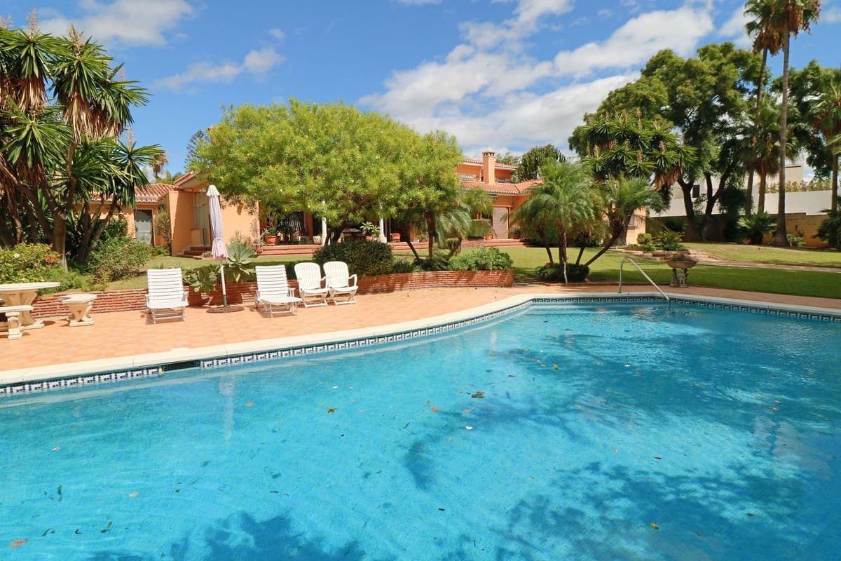 Detached Villa in El Paraiso — photo 5 of 10