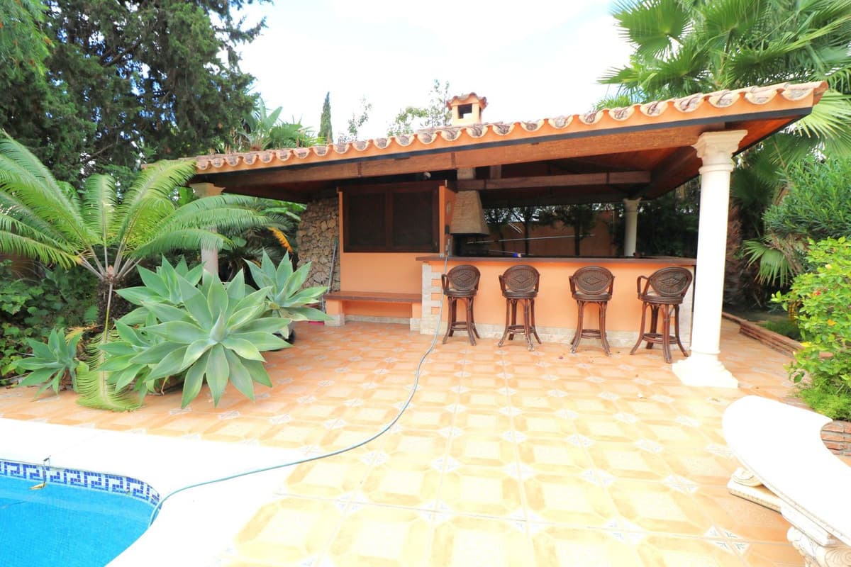 Detached Villa in El Paraiso — photo 8 of 10