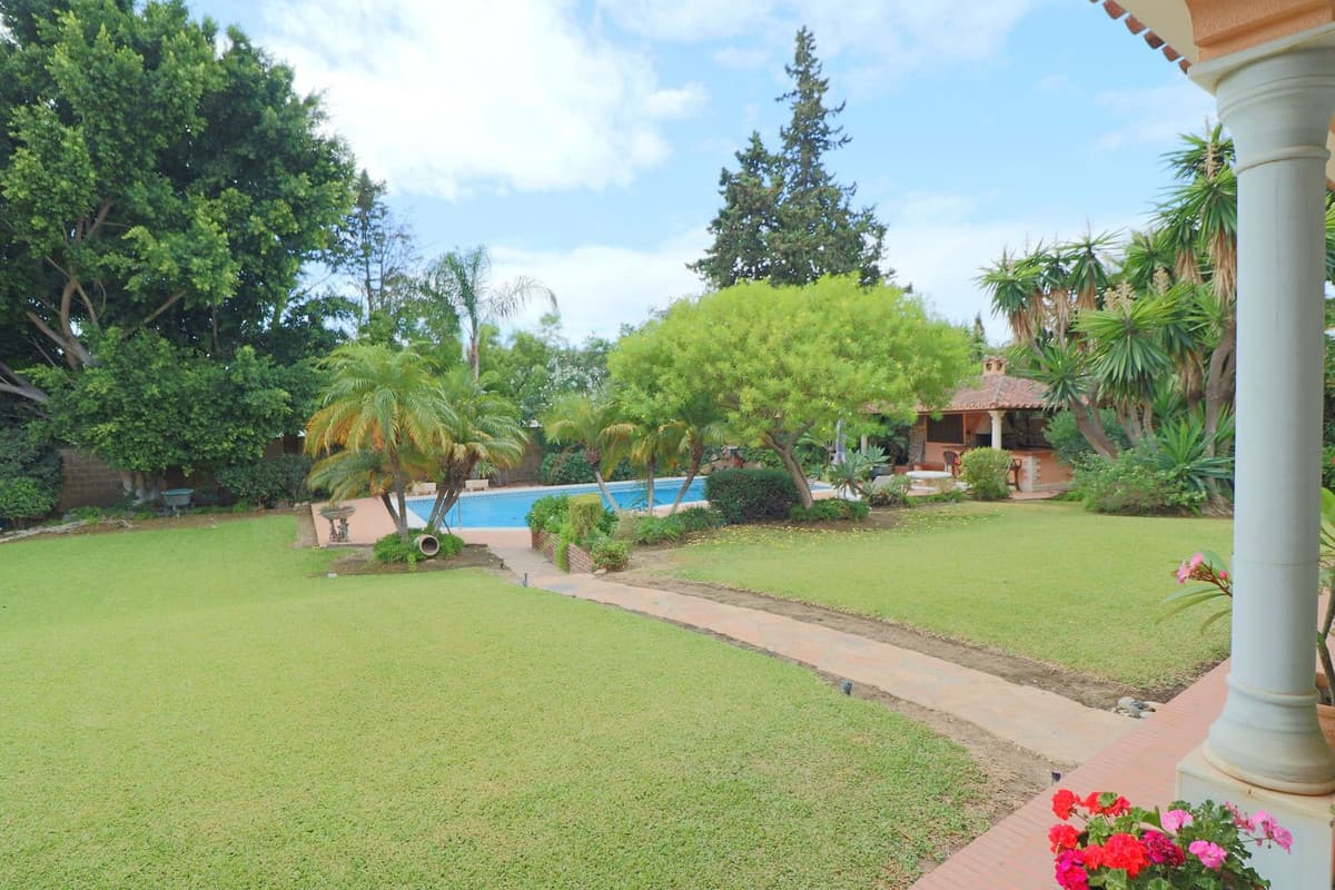 Detached Villa in El Paraiso — photo 9 of 10