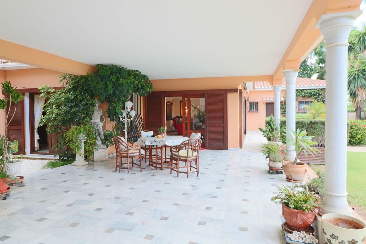 Detached Villa in El Paraiso — photo 10 of 10