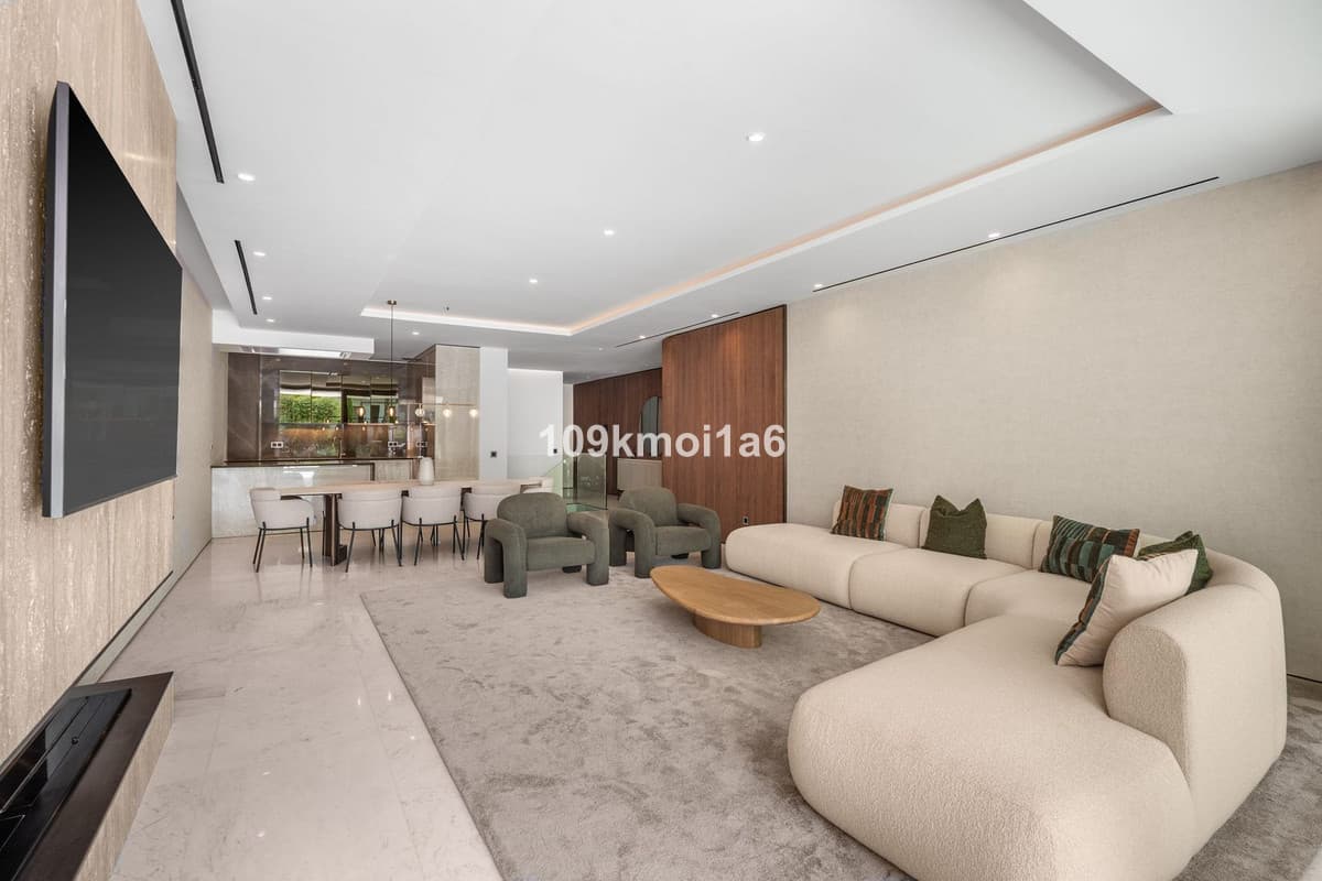 Ground Floor Apartment in The Golden Mile — photo 3 of 10